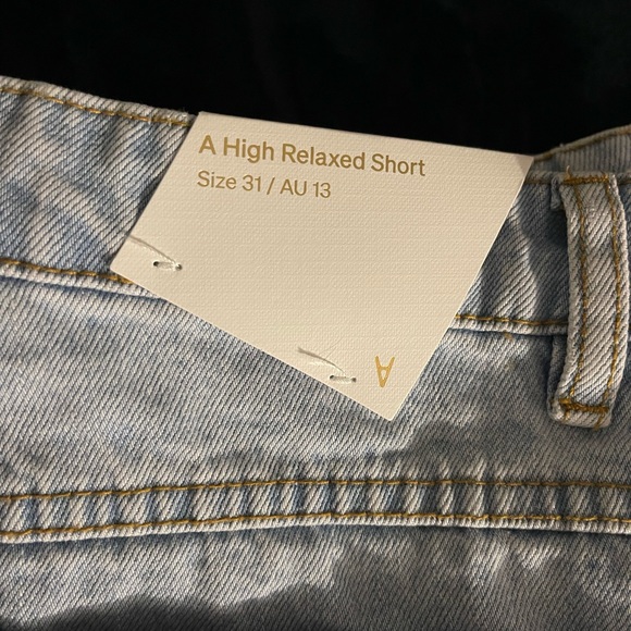 NWT Abrand Urban Outfitters Distressed Cutoff Light Wash Shorts - Picture 4 of 9